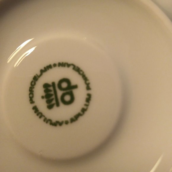 LAVAZZA Espresso Cups and Saucers Lot of 2 with Napkins and Sugar Packets Italy - Picture 6 of 10